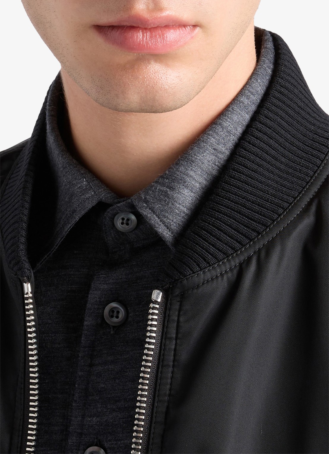 Prada Re-Nylon gewatteerd bomberjack met klepzakken - detail 5 zwart