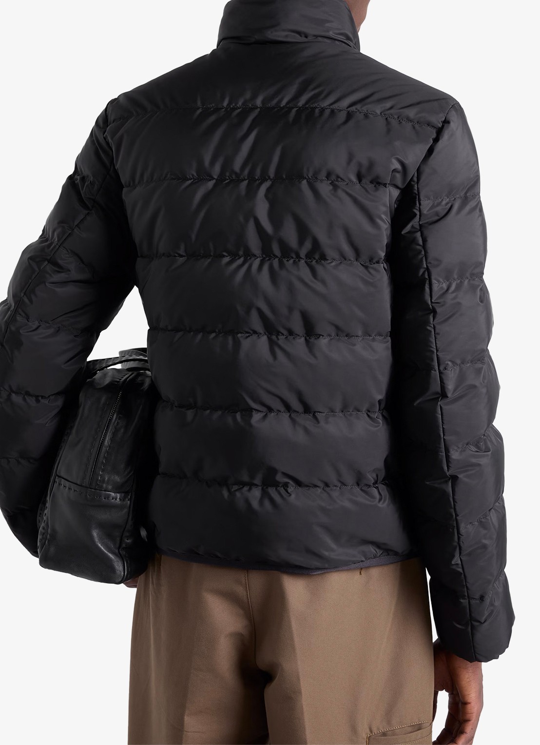 Prada Re-Nylon gewatteerd jack met ritszakken - achterkant zwart