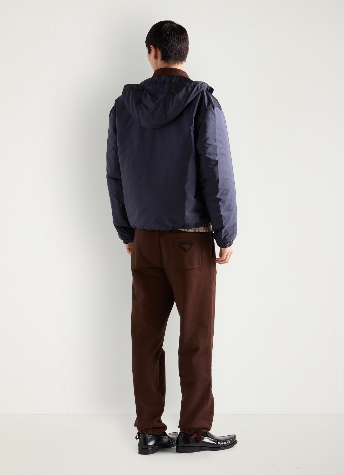 Prada Re-Nylon gewatteerd jack met steekzakken - achterkant donkerblauw