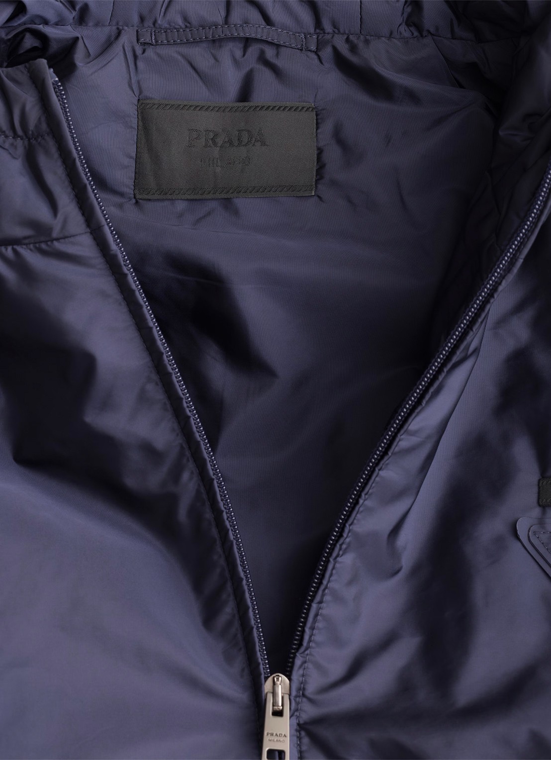 Prada Re-Nylon gewatteerd jack met steekzakken - detail 5 donkerblauw