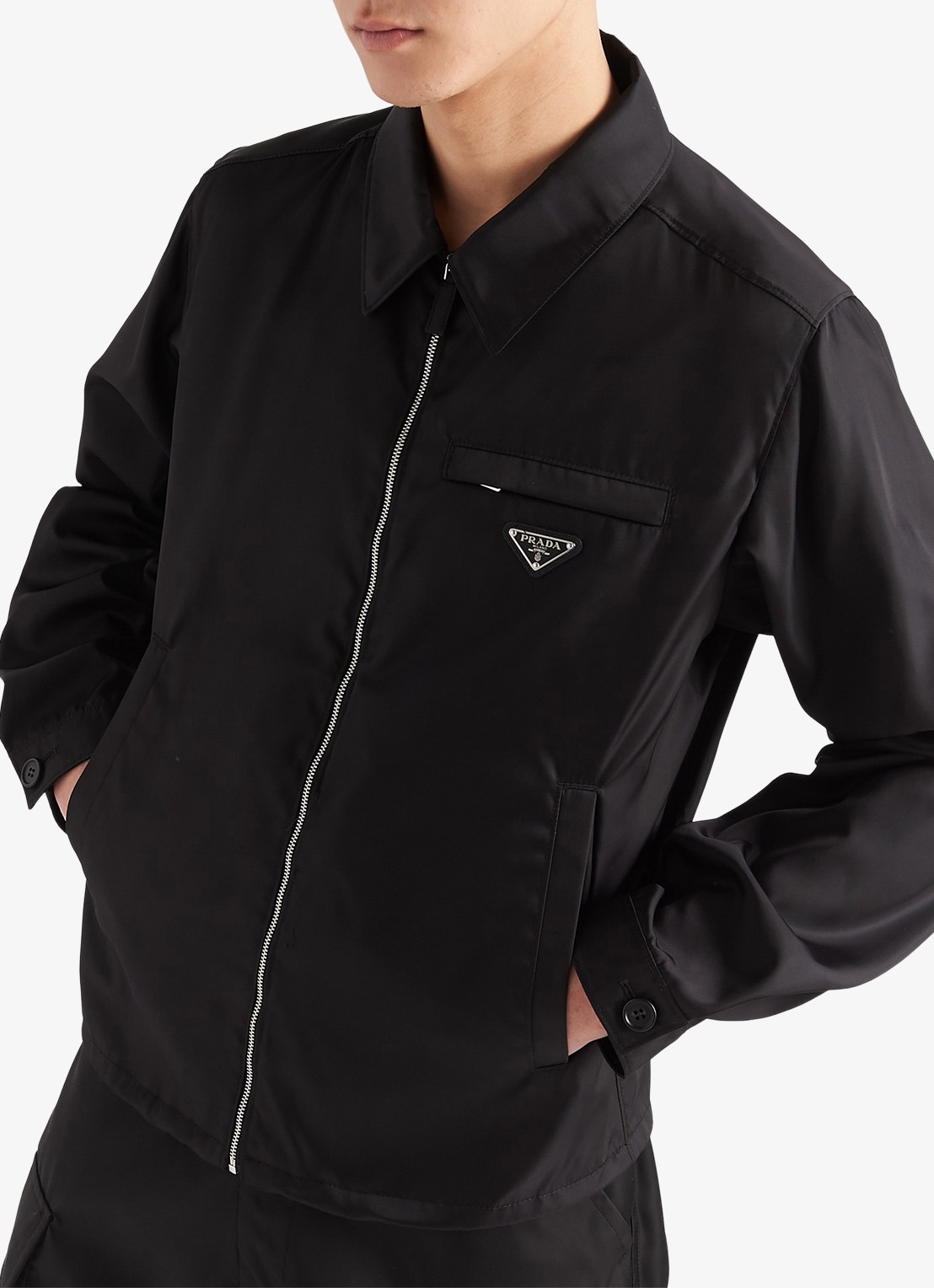 Prada Re-Nylon jack met borst- en steekzakken - detail 4 zwart