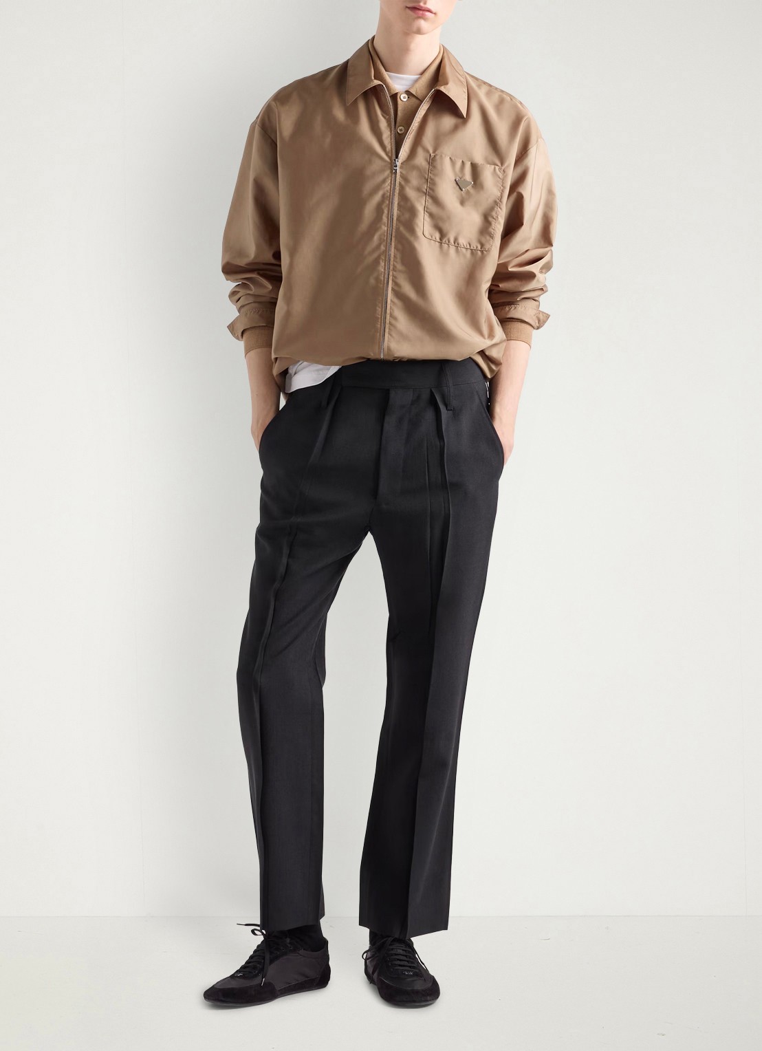 Prada Re-Nylon jack met borstzak - voorkant 3 beige