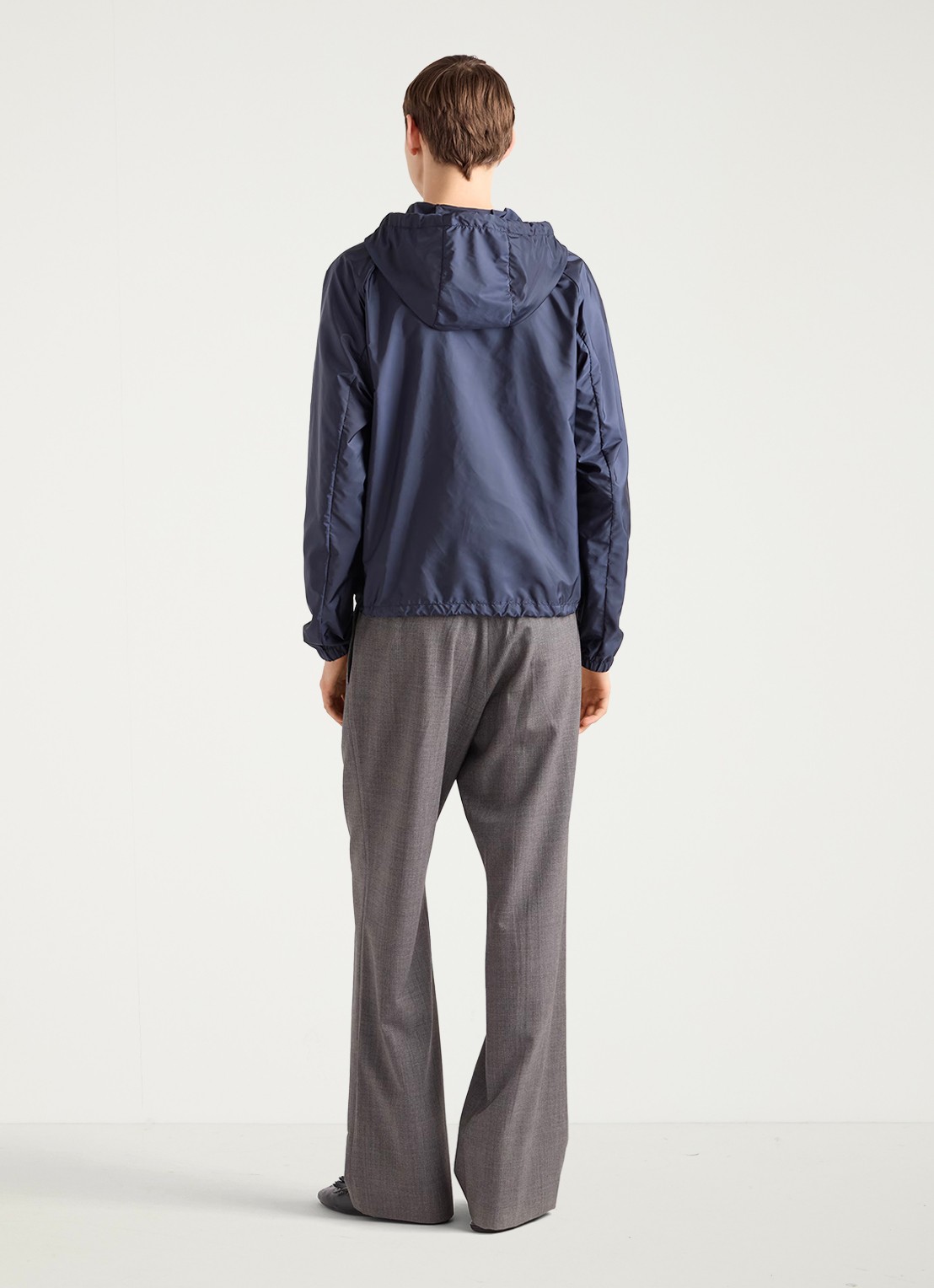 Prada Re-Nylon jack met capuchon en steekzakken - achterkant donkerblauw