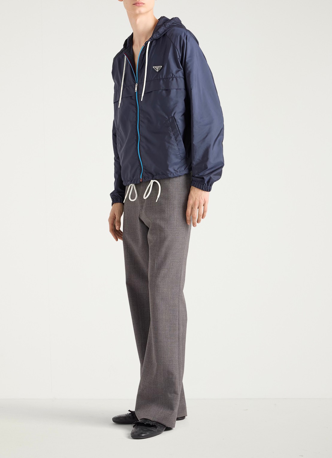 Prada Re-Nylon jack met capuchon en steekzakken - voorkant 3 donkerblauw