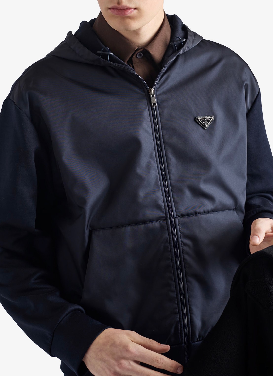 Prada Re-Nylon jack met capuchon en steekzakken - detail 2 donkerblauw