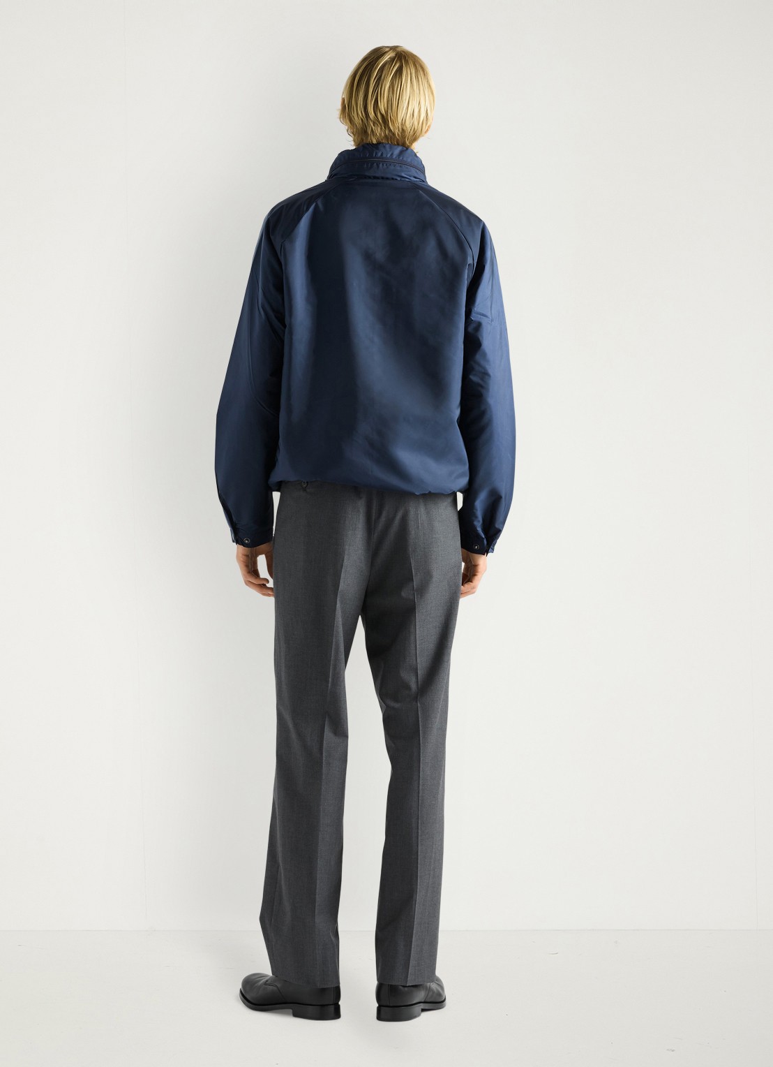 Prada Re-Nylon jack met opbergbare capuchon - achterkant donkerblauw