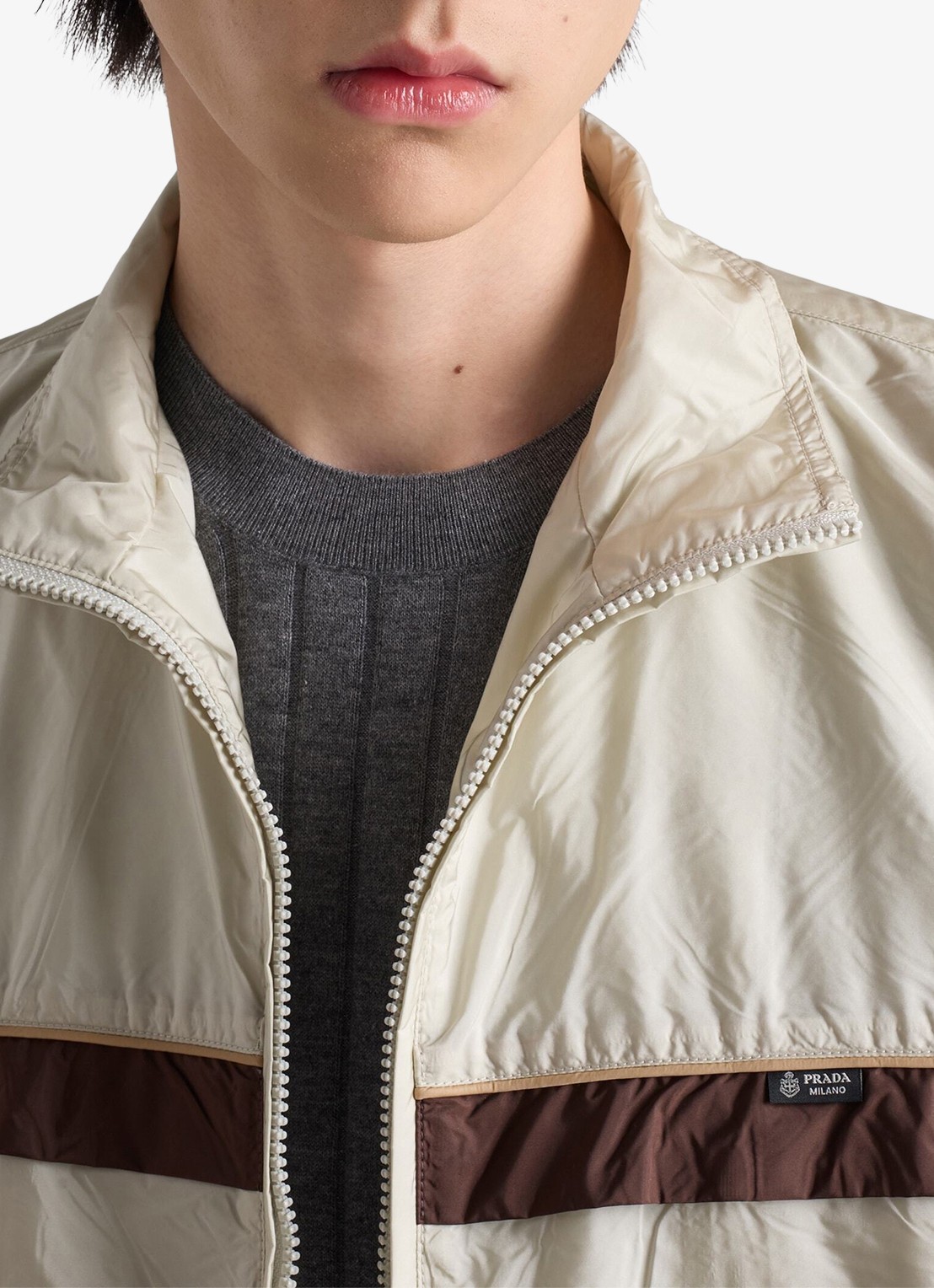 Prada Re-Nylon jack met steekzakken - detail 2 gebroken wit