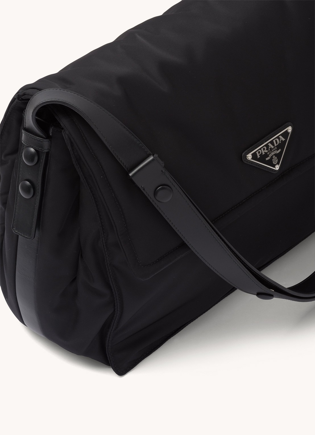 Prada Re-Nylon Large gewatteerde schoudertas - detail 5 zwart