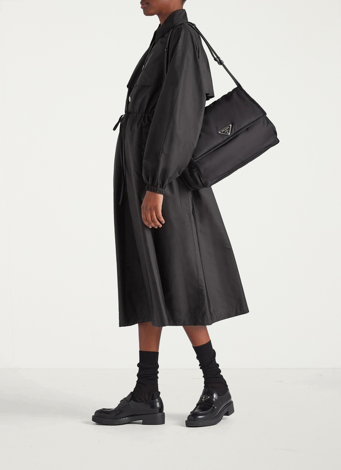 Prada Re-Nylon Large gewatteerde schoudertas - detail 6 zwart