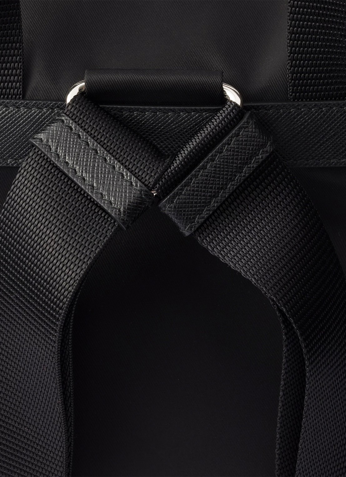 Prada Re-Nylon Medium rugzak met leren details - detail 3 diepzwart