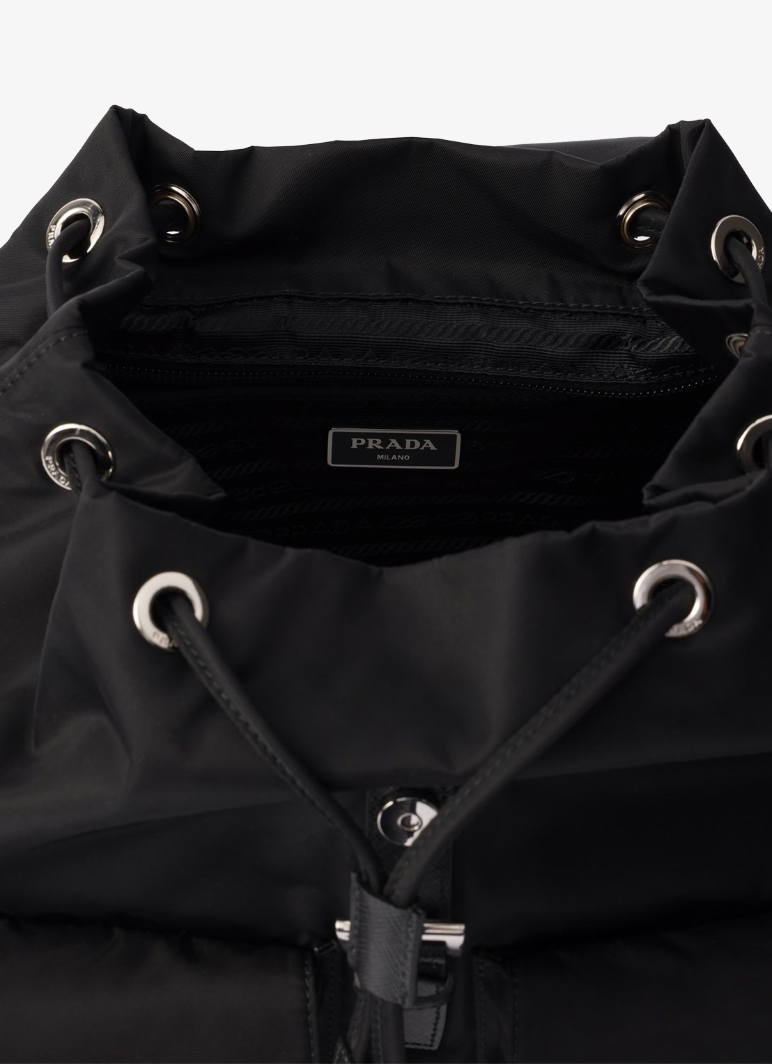 Prada Re-Nylon Medium rugzak met leren details - detail 4 diepzwart