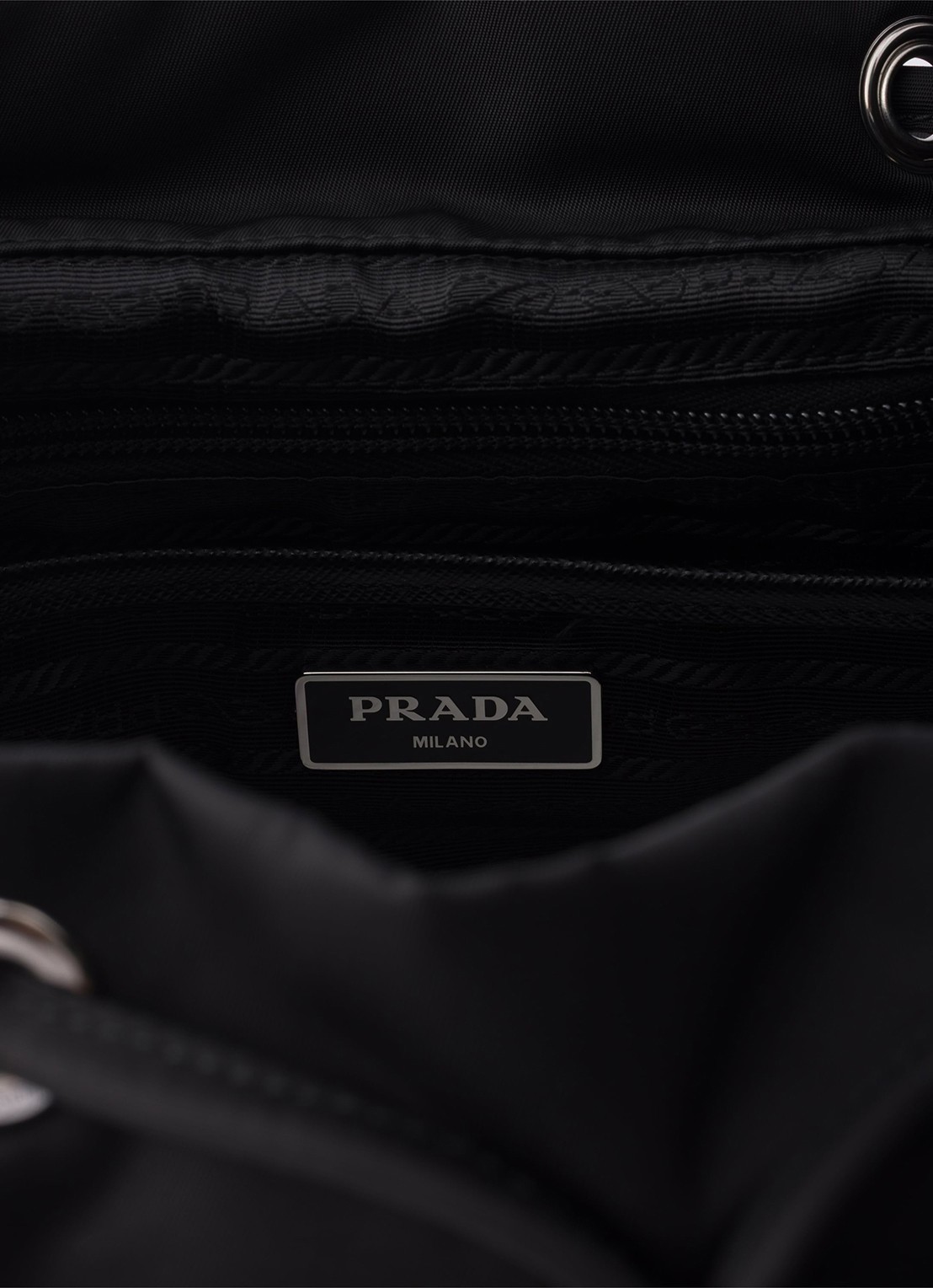 Prada Re-Nylon Medium rugzak met leren details - detail 4 zwart