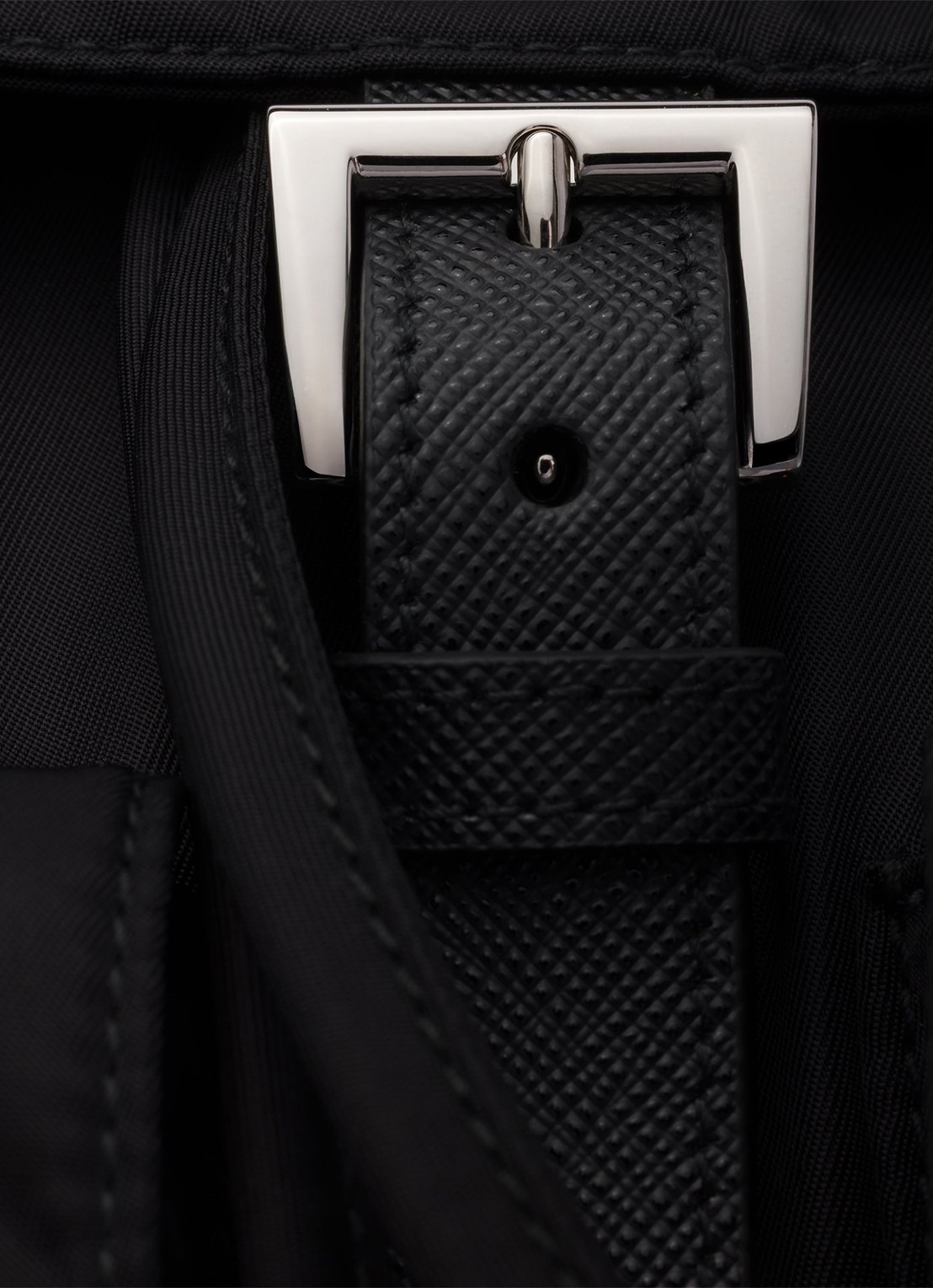 Prada Re-Nylon Medium rugzak met leren details - detail 5 zwart