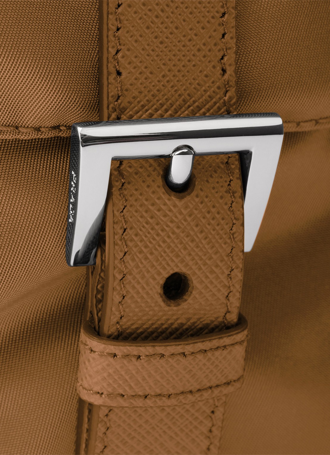 Prada Re-Nylon Medium rugzak met leren details - detail 2 camel