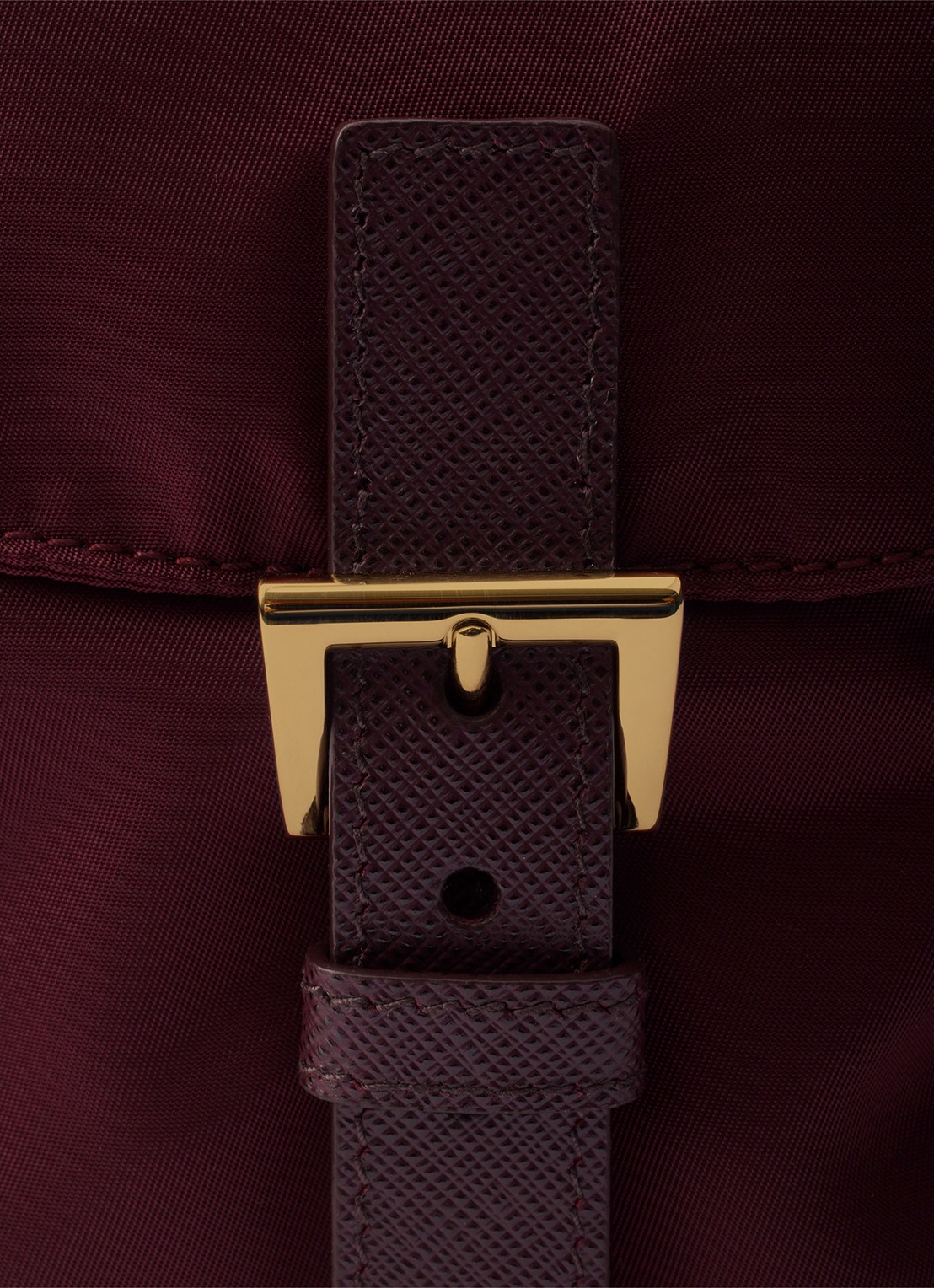 Prada Re-Nylon Medium rugzak met leren details - detail 4 bordeauxrood