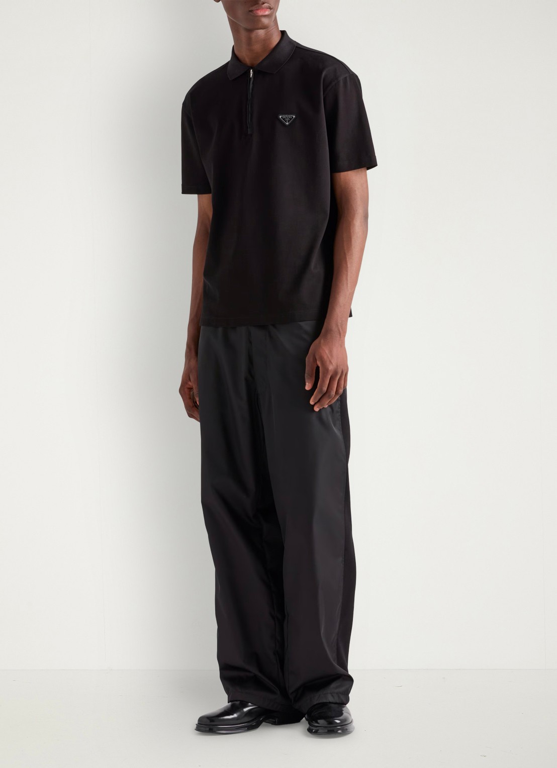 Prada Re-Nylon oversized fit polo van piqué katoen met halve rits - detail zwart