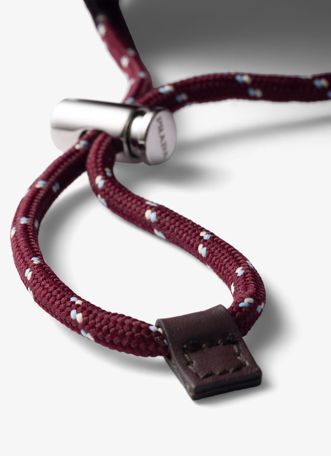 Prada Re-Nylon pet met leren details en trekkoord - detail bordeauxrood