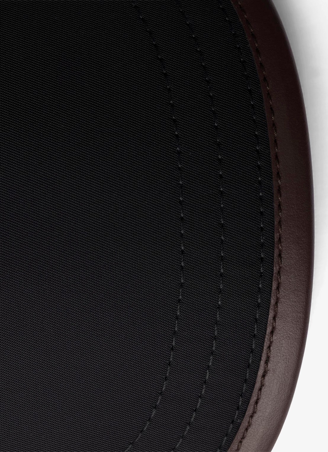 Prada Re-Nylon pet met leren details en trekkoord - detail 2 zwart