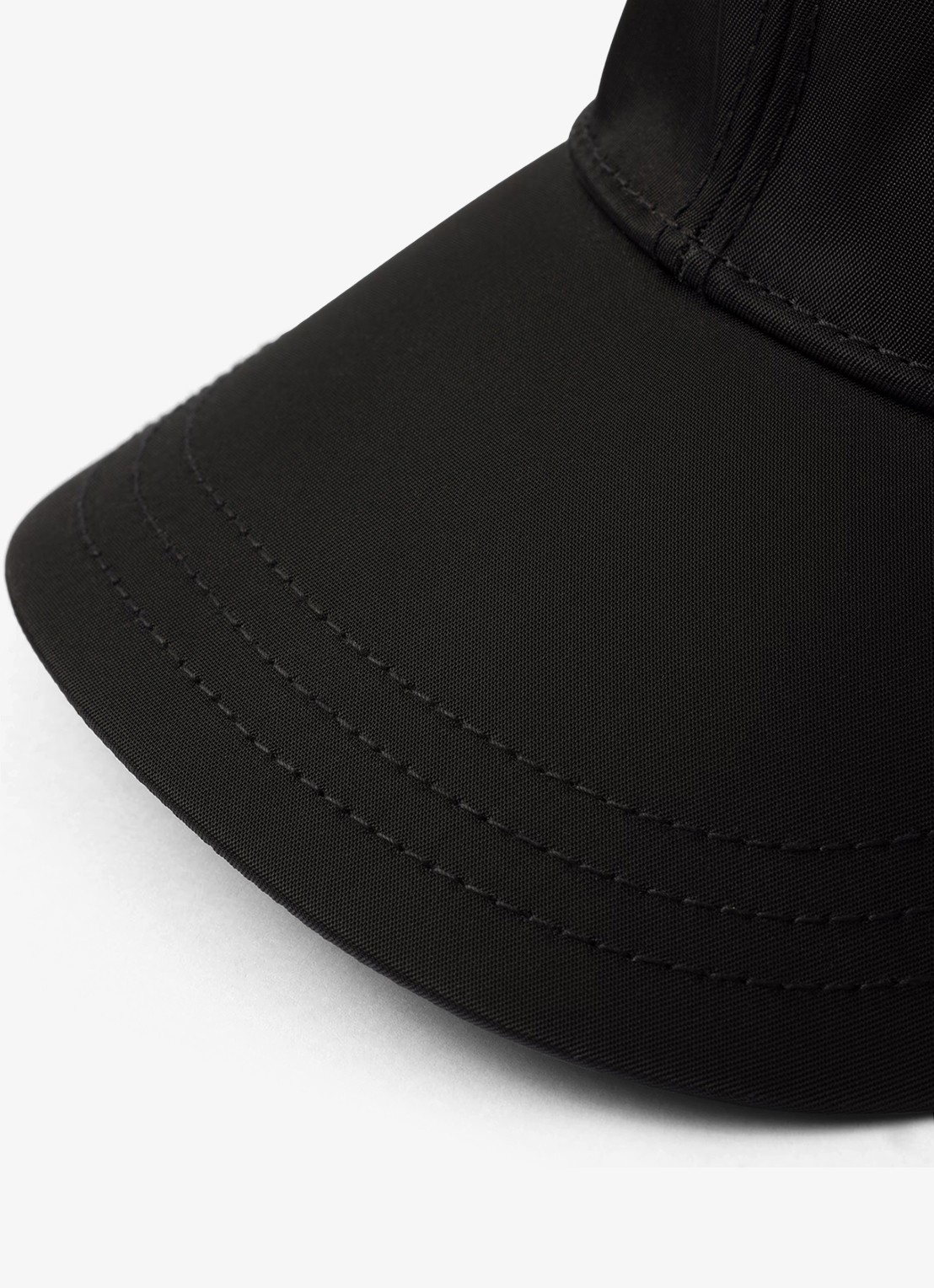 Prada Re-Nylon pet met logo - detail 2 zwart