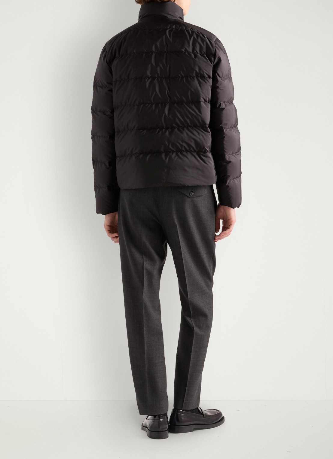 Prada Re-Nylon puffer jack met donsvulling - achterkant 5 zwart