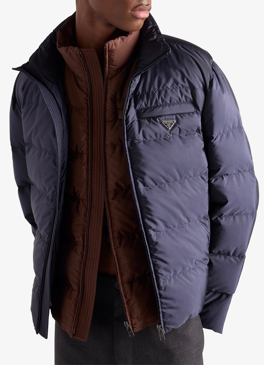 Prada Re-Nylon puffer jack met donsvulling - detail donkerblauw