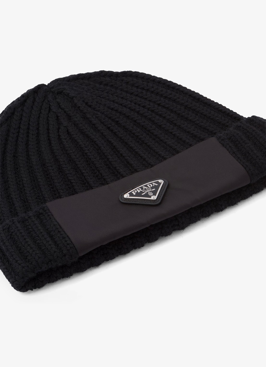 Prada Re-Nylon ribgebreide muts met logo - detail zwart