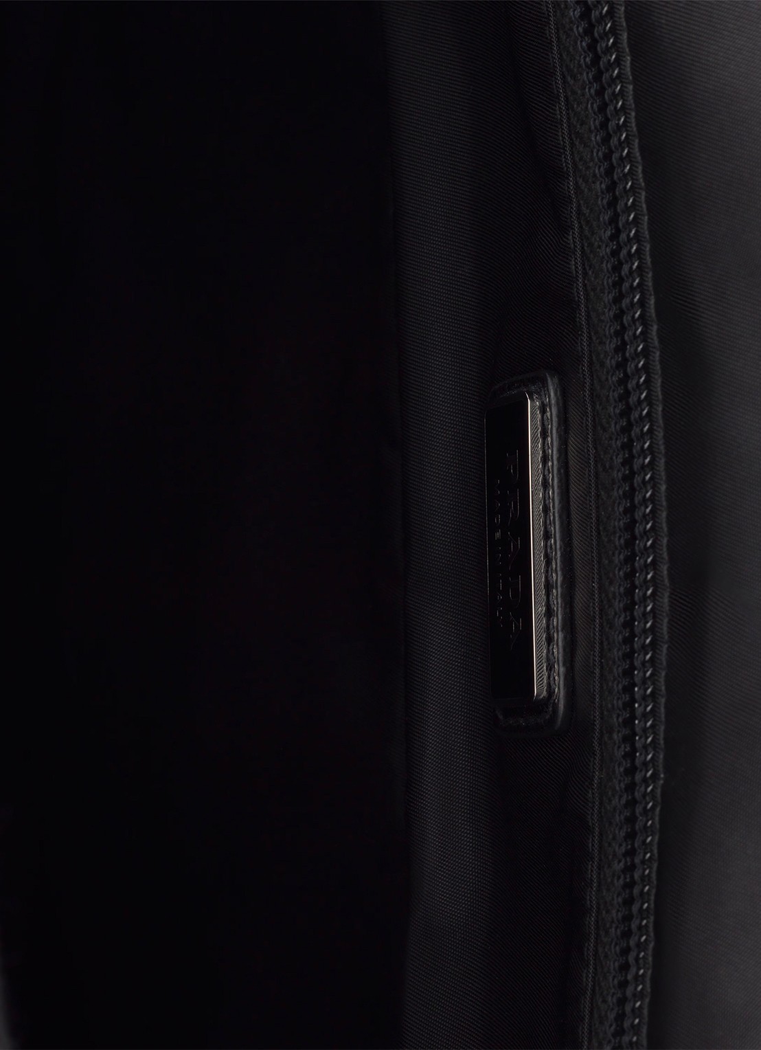 Prada Re-Nylon rugzak met leren details - detail 5 zwart