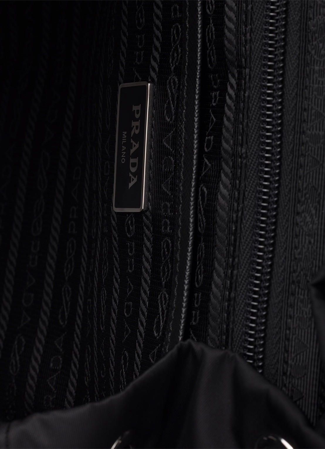 Prada Re-Nylon rugzak met leren details - detail 2 zwart