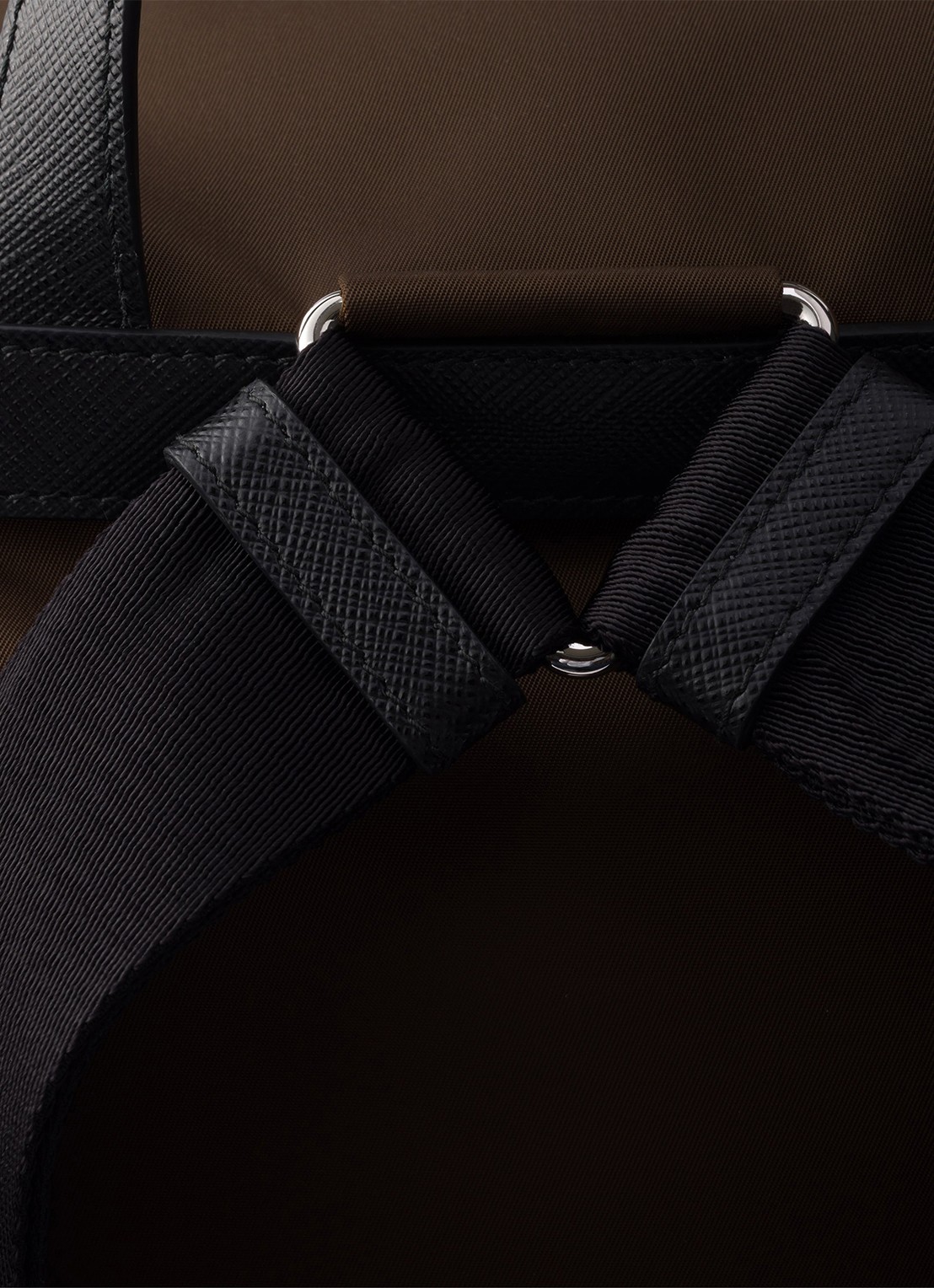 Prada Re-Nylon rugzak met leren details - detail 3 donkerbruin
