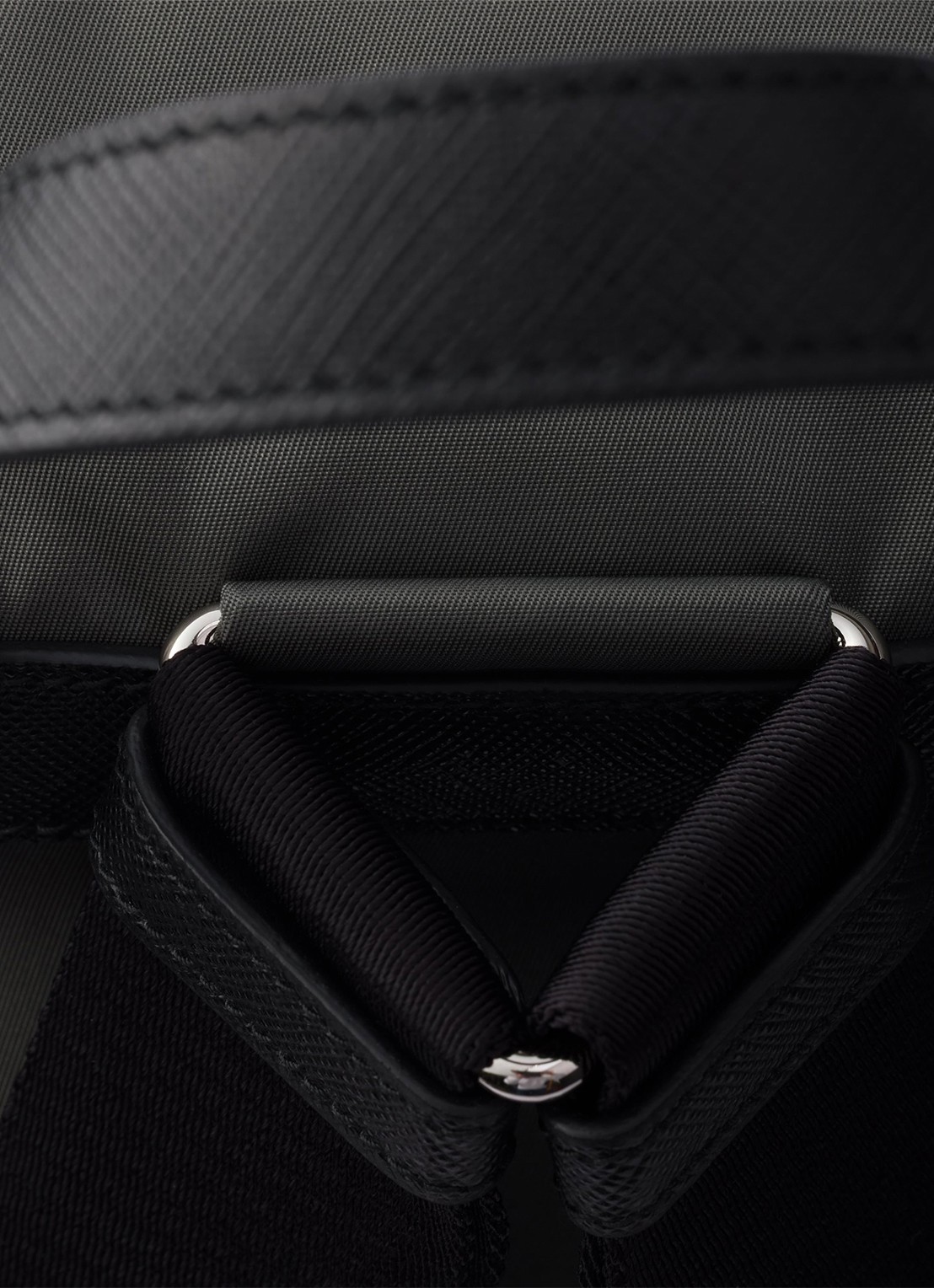 Prada Re-Nylon rugzak met leren details - detail 5 donkergrijs