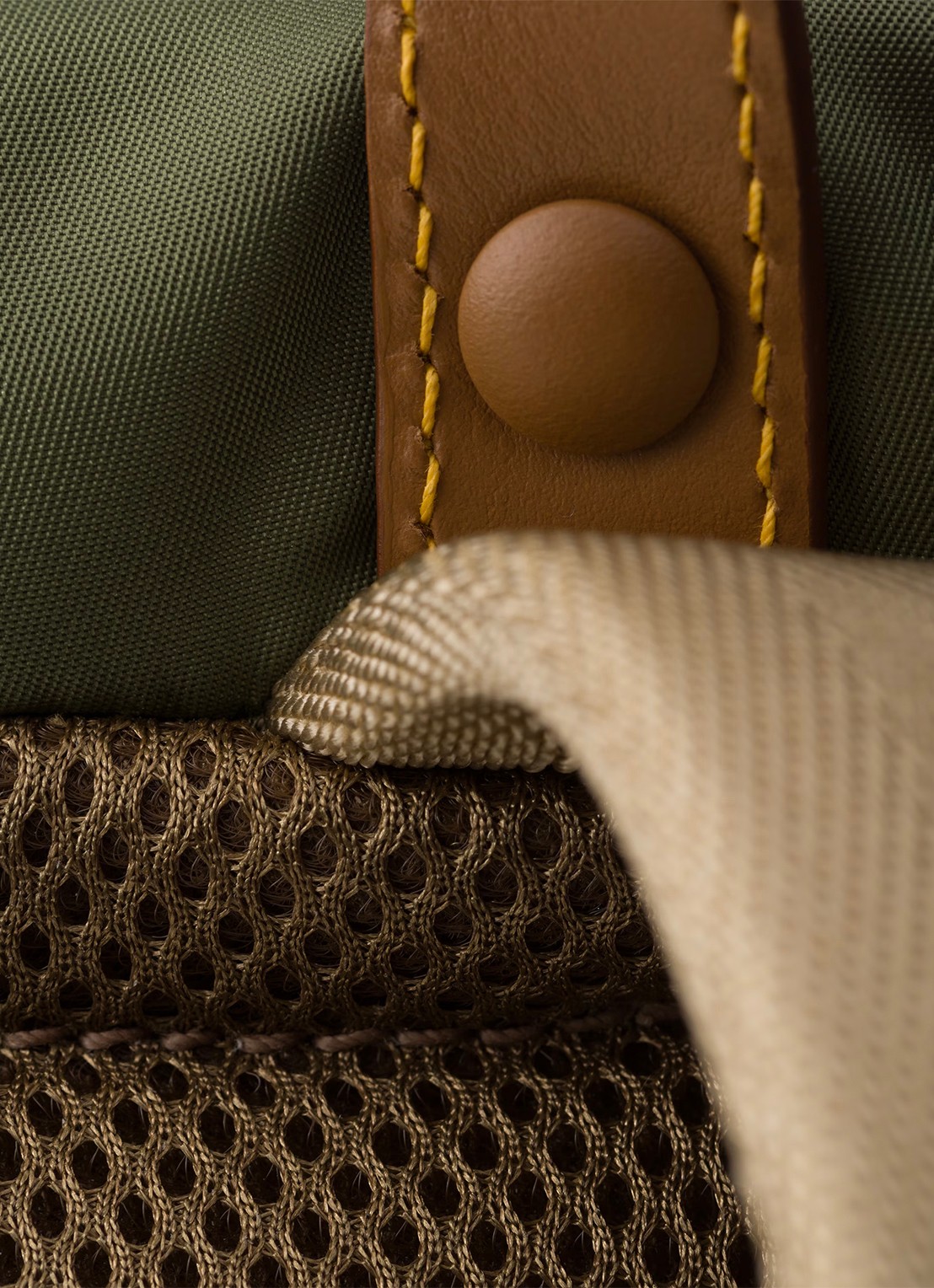 Prada Re-Nylon rugzak met leren details - detail 4 legergroen