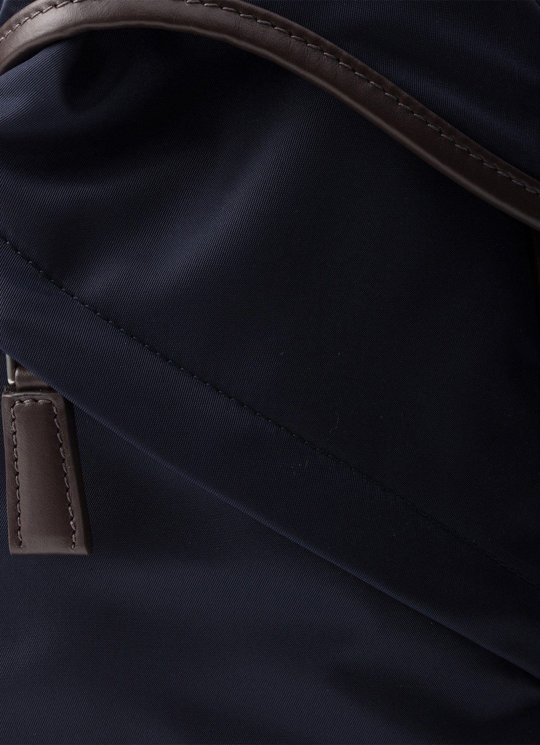 Prada Re-Nylon rugzak met leren details - detail 4 donkerblauw