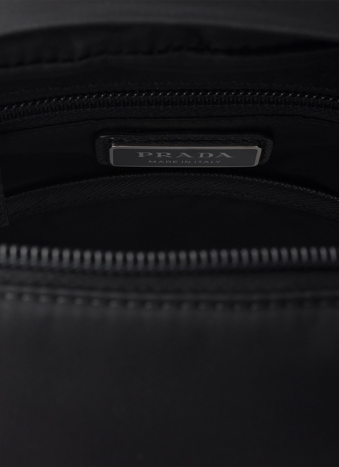 Prada Re-Nylon rugzak met leren details - detail 4 zwart