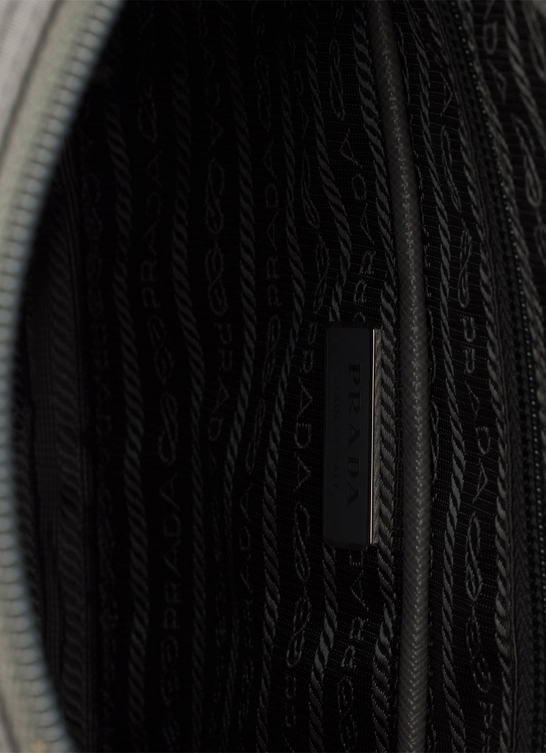 Prada Re-Nylon schoudertas met leren details - detail 2 donkergrijs