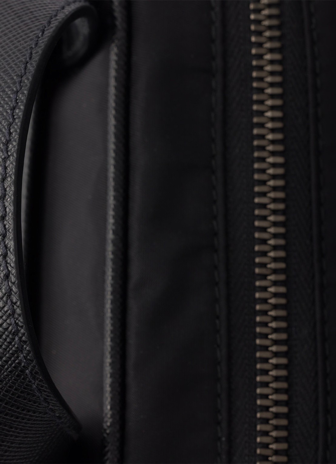 Prada Re-Nylon schoudertas met leren details - detail 3 zwart