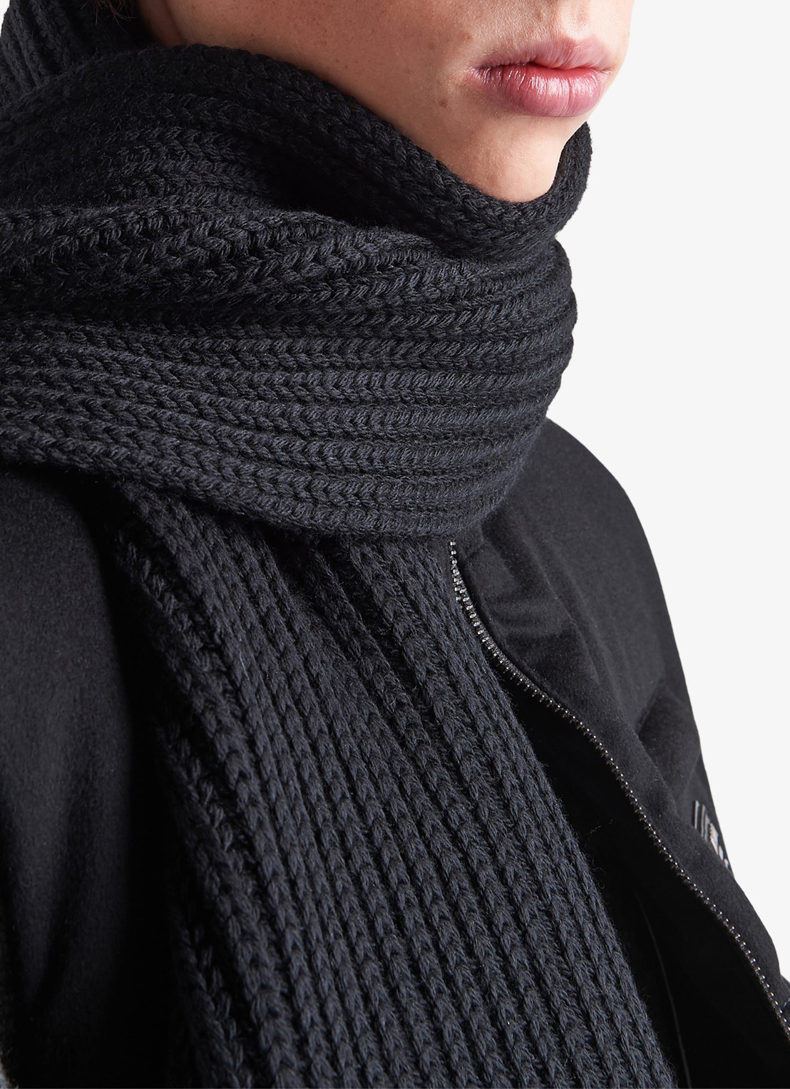 Prada Re-Nylon sjaal in wolblend - detail 2 zwart