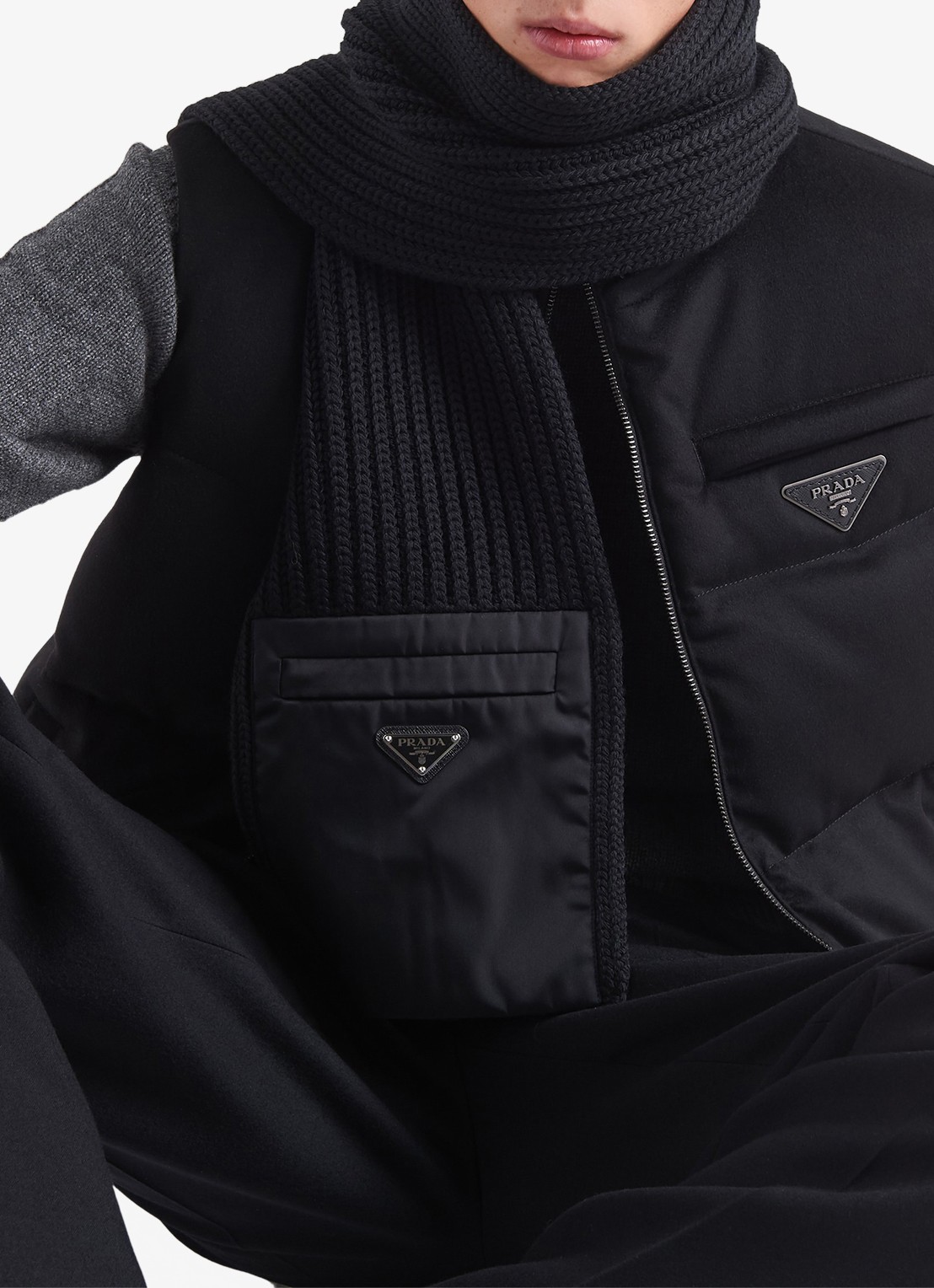 Prada Re-Nylon sjaal in wolblend - voorkant 4 zwart
