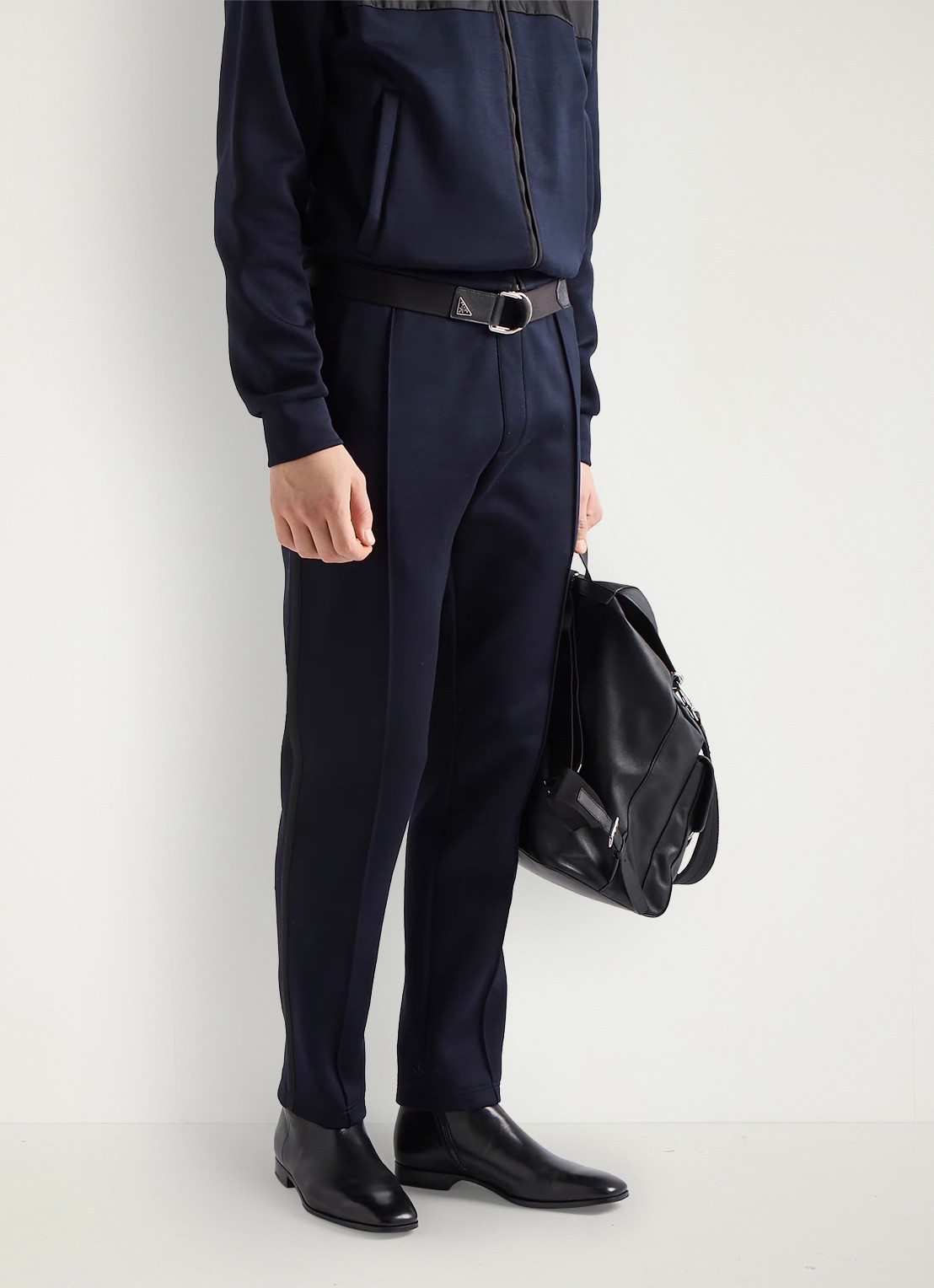Prada Re-Nylon slim fit trackpants met siernaad - detail 4 donkerblauw