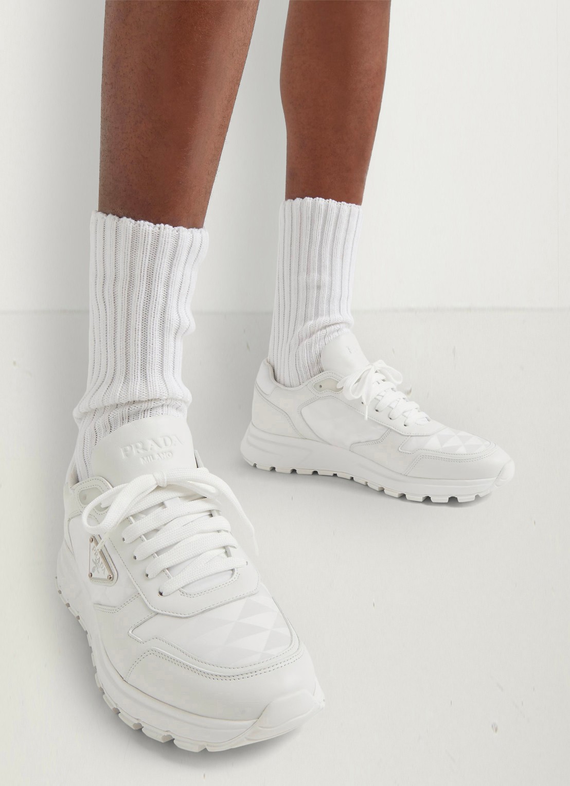 Prada Re-Nylon sneaker met leren details - voorkant 2 wit