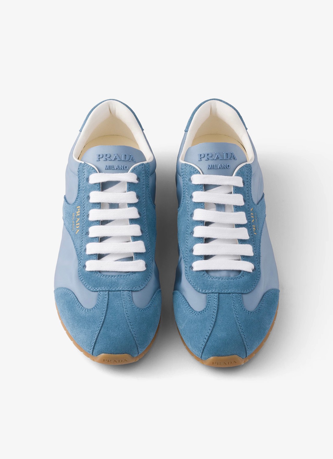 Prada Re-Nylon sneaker met suède details - detail 4 lichtblauw