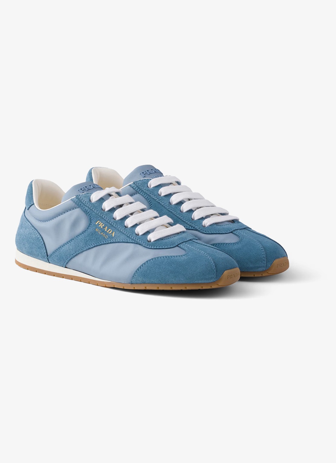 Prada Re-Nylon sneaker met suède details - voorkant 2 lichtblauw