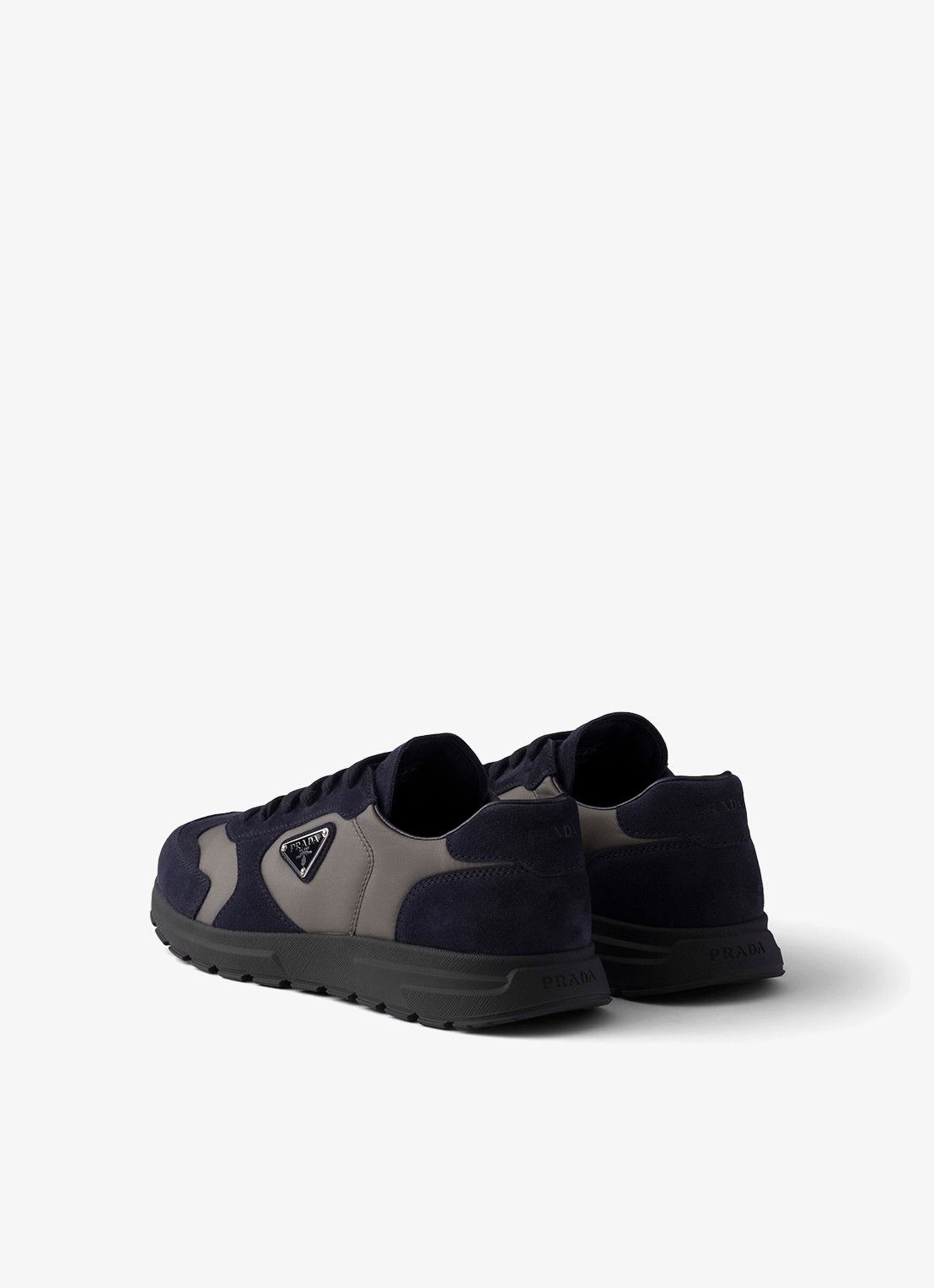 Prada Re-Nylon sneaker met suède details - achterkant 3 donkerblauw