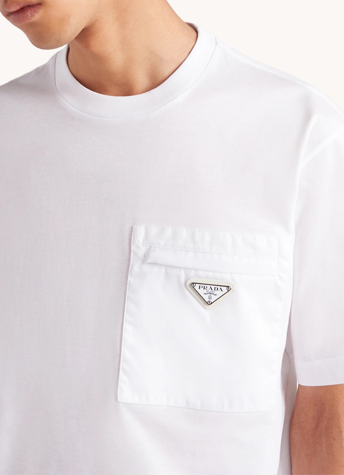 Prada Re-Nylon T-shirt met borstzak en logo - detail 3 wit