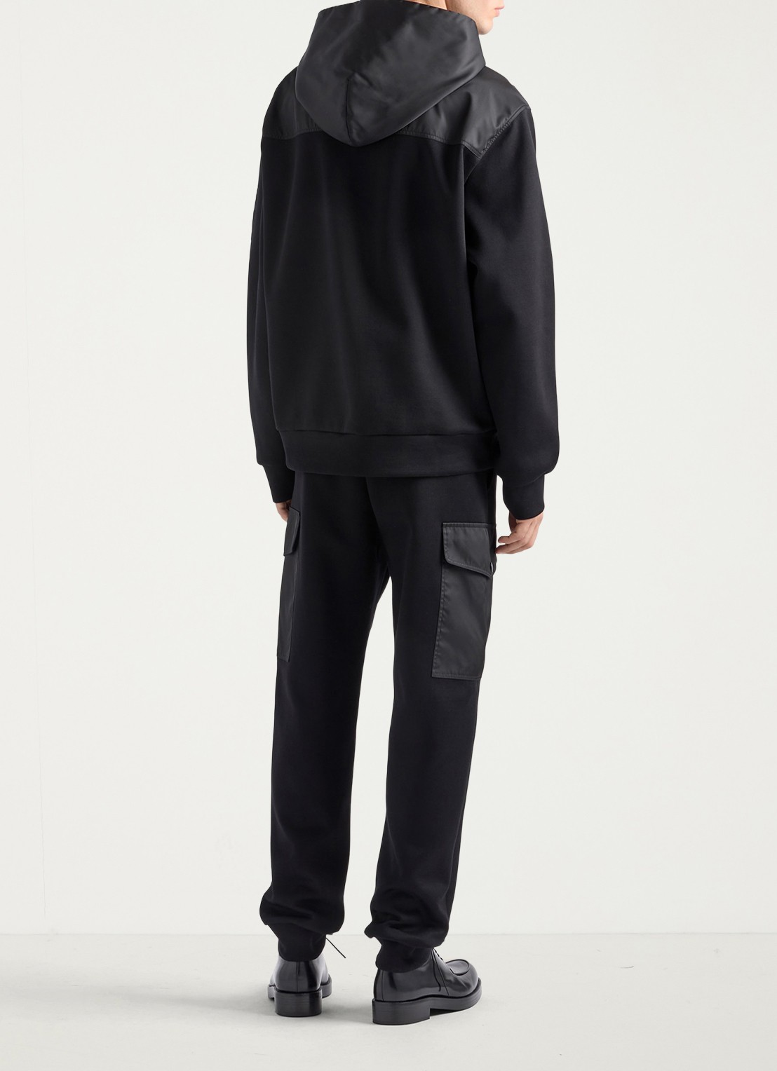Prada Re-Nylon tapered fit joggingbroek met klepzakken - achterkant zwart