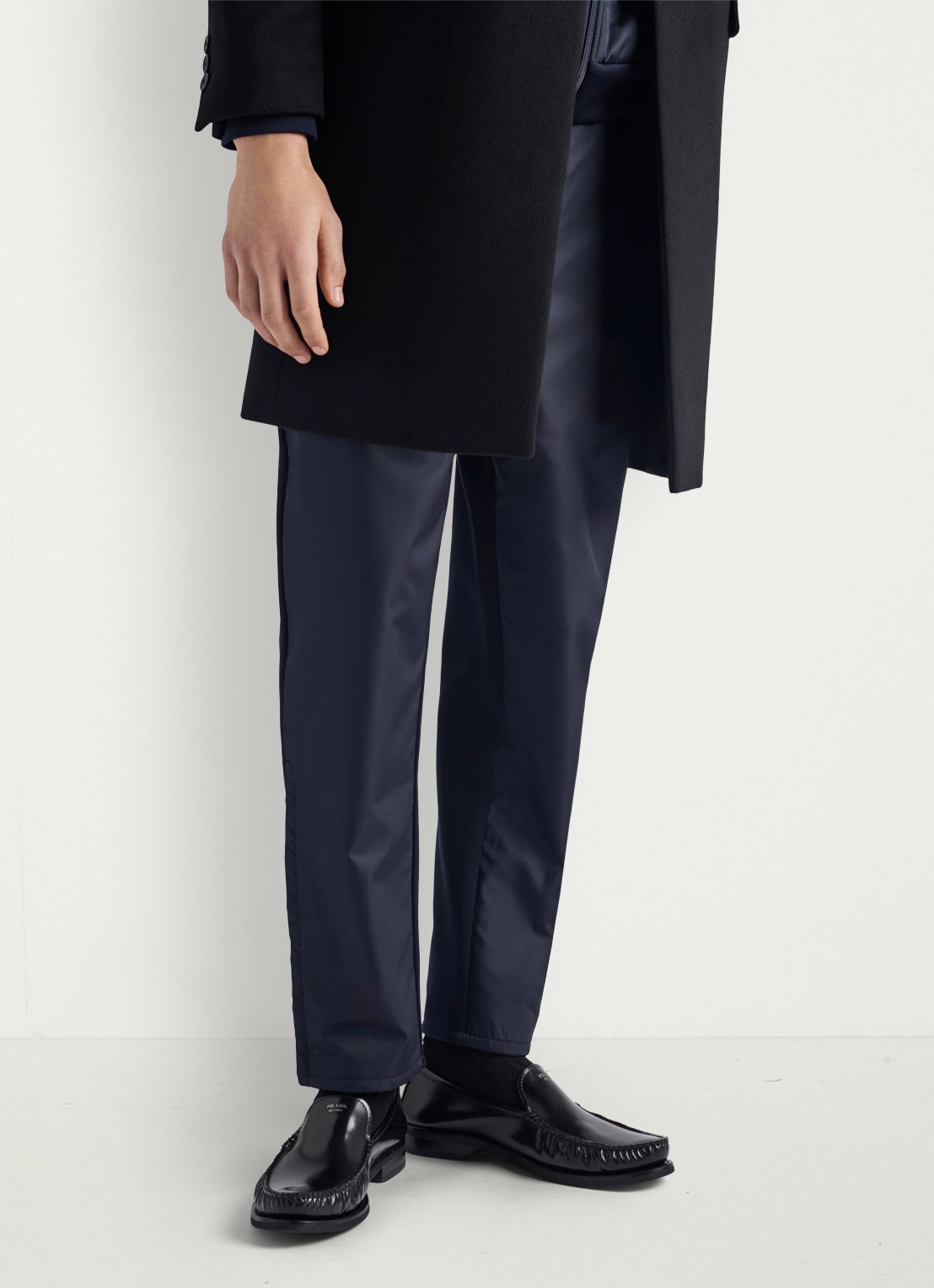 Prada Re-Nylon tapered fit trackpants met steekzakken - detail donkerblauw