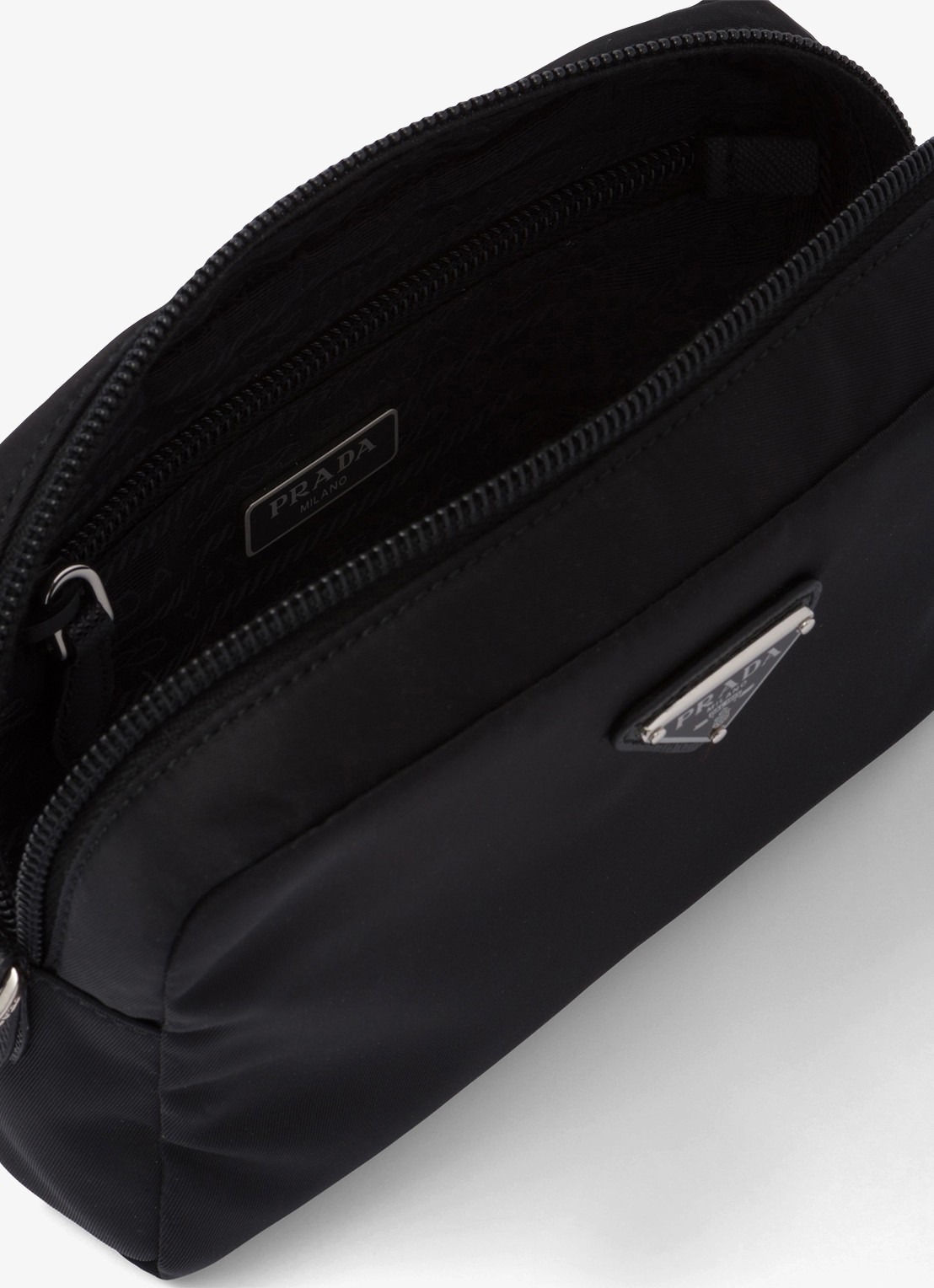 Prada Re-Nylon toilettas met leren details en logo - detail zwart