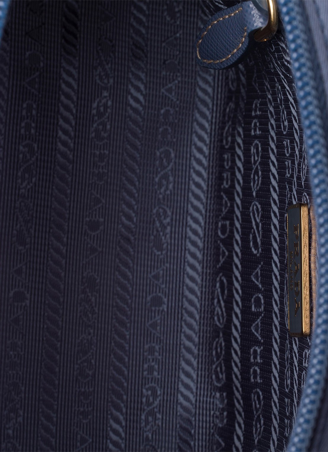 Prada Re-Nylon toilettas met leren details en logo - detail 4 donkerblauw