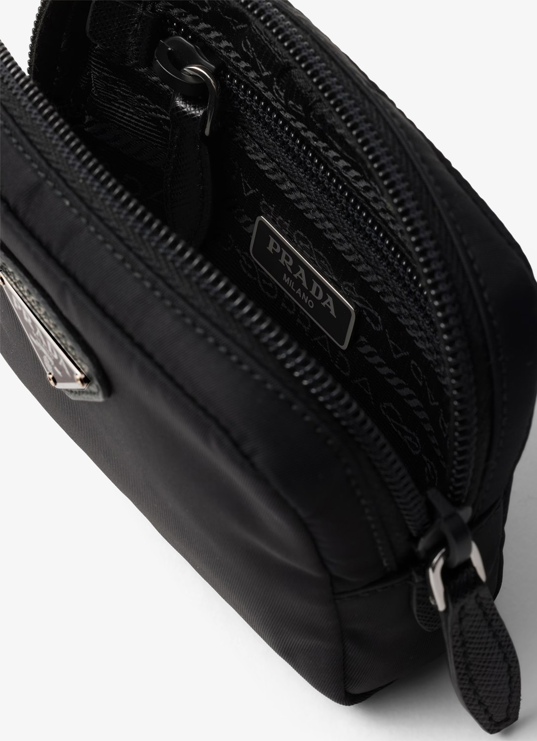 Prada Re-Nylon toilettas met logo - detail 2 zwart