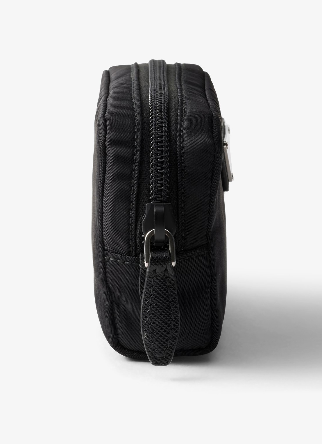 Prada Re-Nylon toilettas met logo - detail 3 zwart