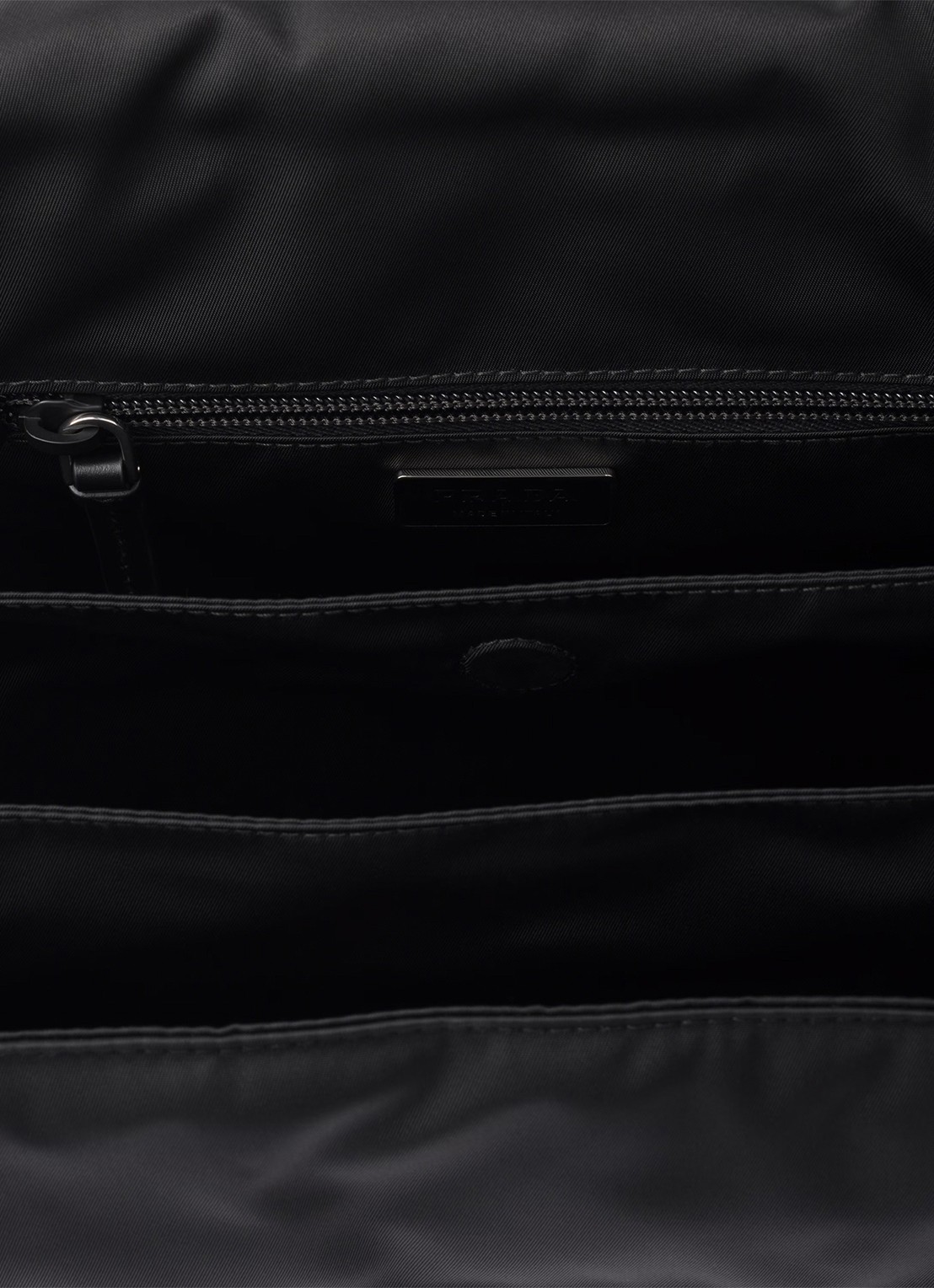 Prada Re-Nylon Traveller Medium crossbodytas met leren details - detail 4 zwart